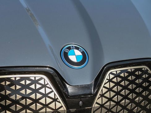 Used 2023 BMW iX xDrive50 w/ Premium Package AWD/4WD image 6