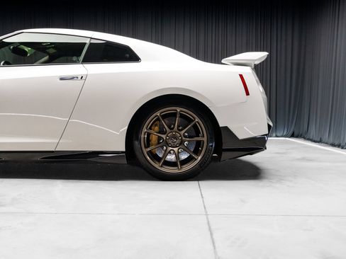 Used 2024 Nissan GT-R w/ Floor Mat Package AWD/4WD image 32