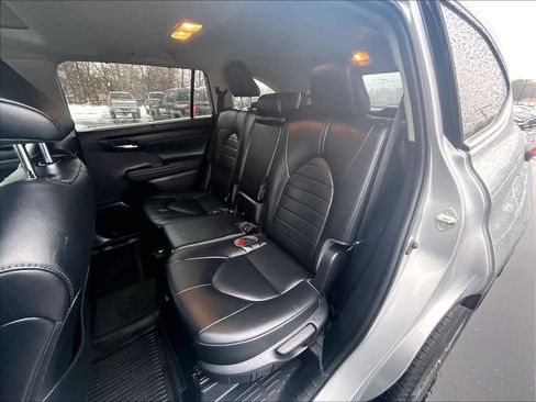 Used 2022 Toyota Highlander XLE image 14