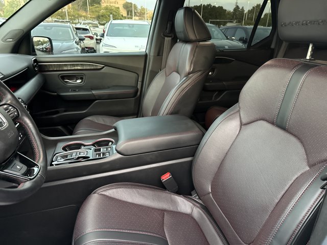 Used 2025 Honda Pilot Black Edition image 5