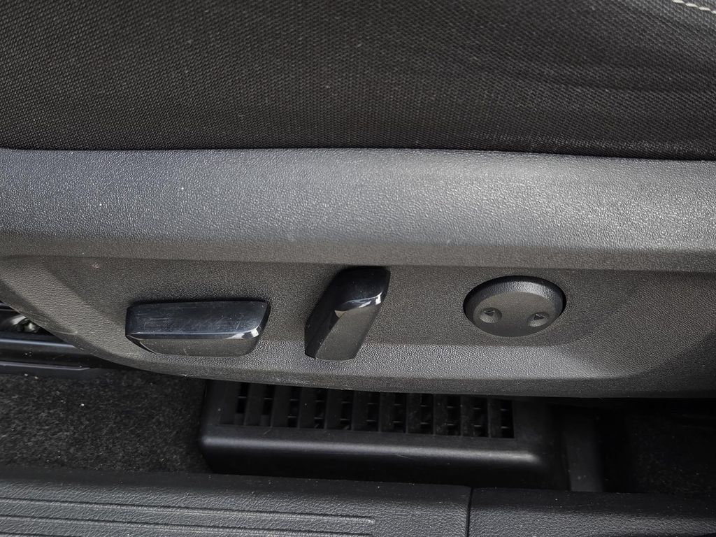Used 2023 Nissan Rogue SV FWD image 29