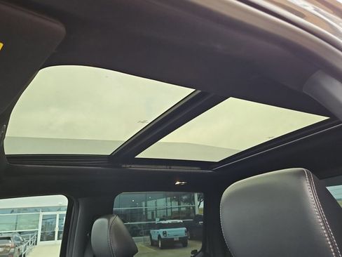 Used 2022 Ford F350 Lariat w/ Black Appearance Package image 18