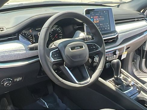 New 2025 Jeep Compass Latitude image 14