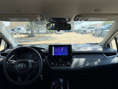 Used 2025 Toyota Corolla LE FWD image 32