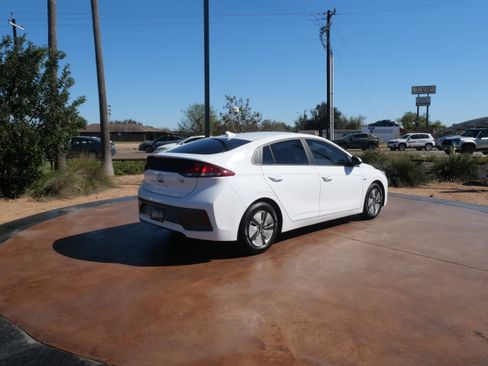 Used 2020 Hyundai Ioniq Blue image 2
