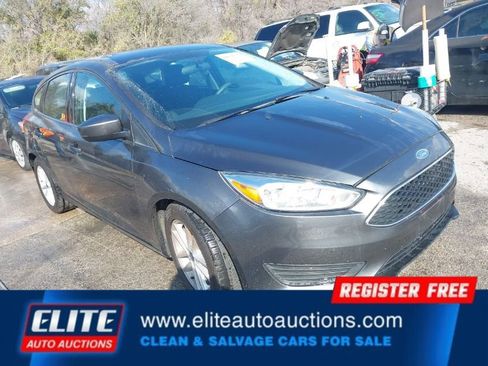 Used 2018 Ford Focus SE image 2