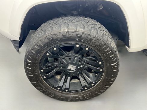 Used 2019 Toyota Tacoma SR5 RWD image 13