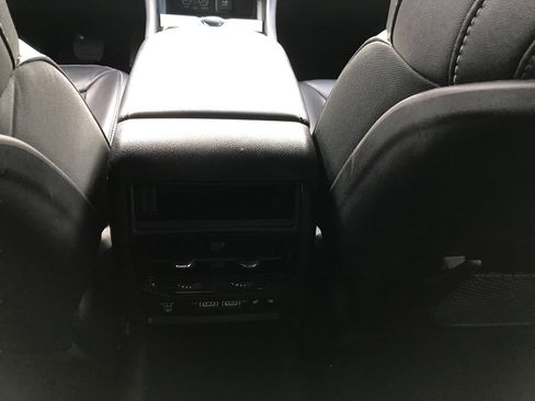 Used 2023 Jeep Grand Cherokee Limited w/ Luxury Tech Group II AWD/4WD image 15
