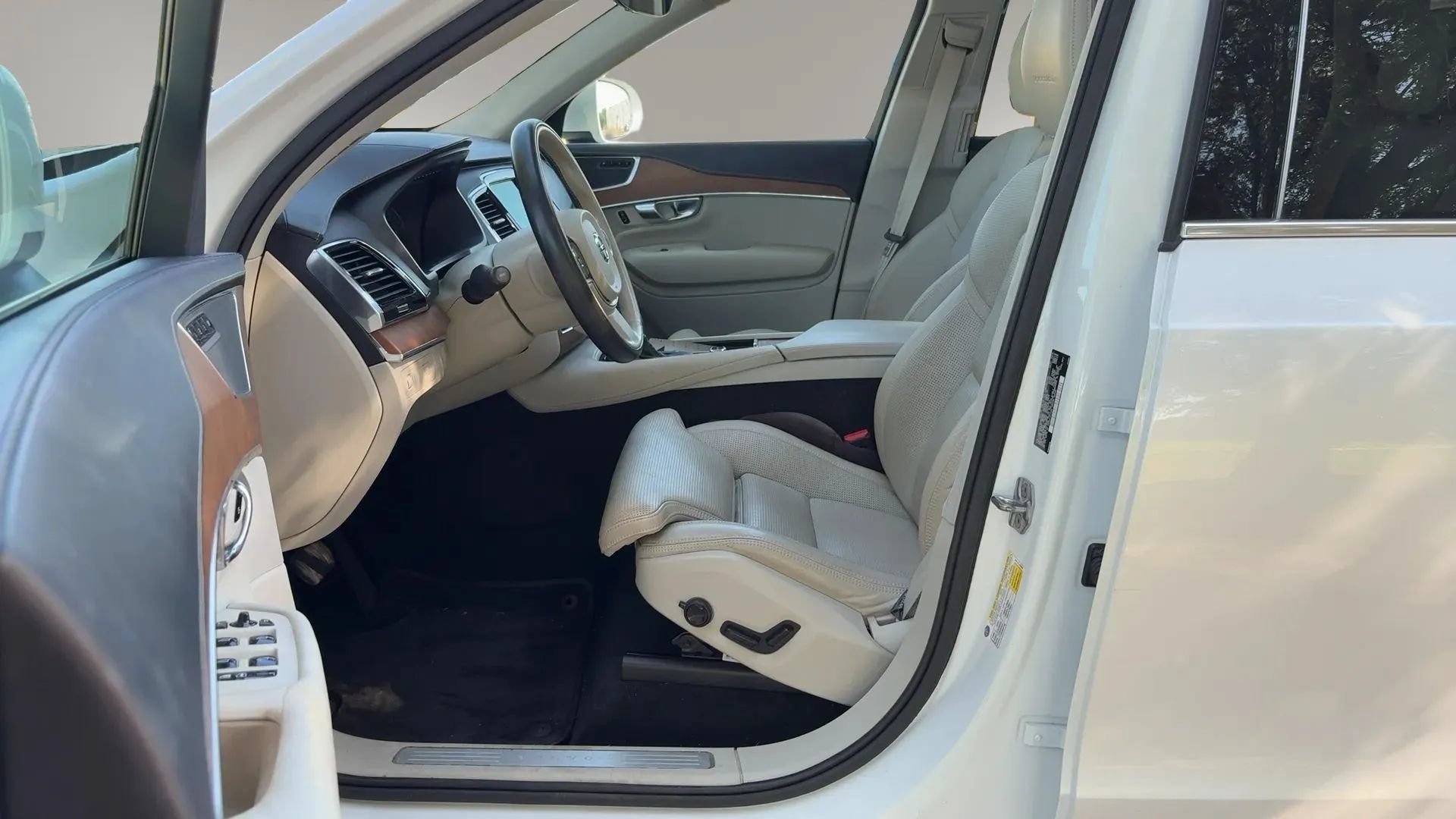 Used 2017 Volvo XC90 T6 Inscription w/ Vision Package AWD/4WD image 15