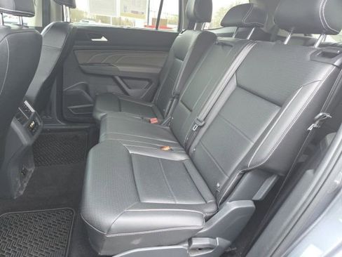 Used 2023 Volkswagen Atlas SE w/ Panoramic Sunroof Package image 11