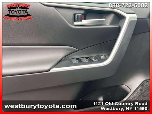 Used 2025 Toyota RAV4 XLE AWD/4WD image 19