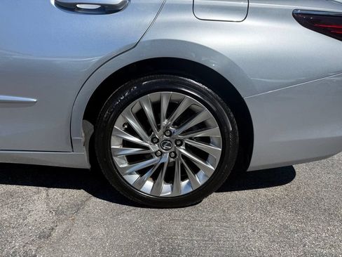 Used 2024 Lexus ES 300h w/ Premium Package FWD image 25