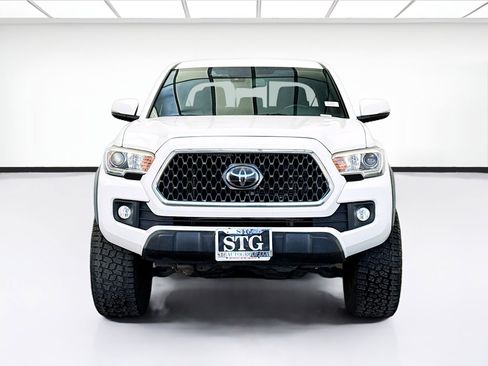 Used 2019 Toyota Tacoma TRD Off-Road w/ Technology Package image 2