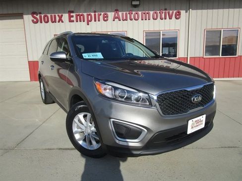Used 2018 Kia Sorento LX image 1