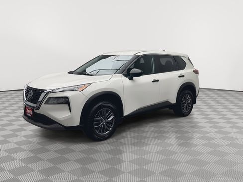 Used 2023 Nissan Rogue S image 29