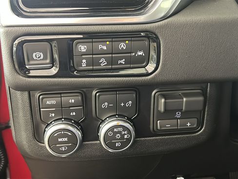 New 2026 GMC Yukon Denali w/ Sun & Power Step Package AWD/4WD image 23