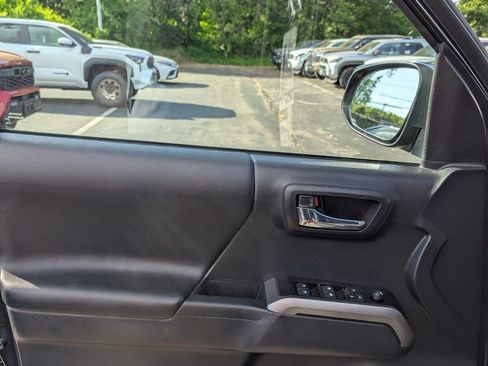 Certified 2022 Toyota Tacoma Limited AWD/4WD image 12