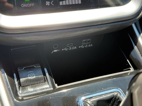 Used 2025 Subaru Outback Onyx Edition AWD/4WD image 38