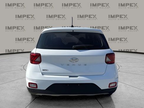 Used 2025 Hyundai Venue SE image 4