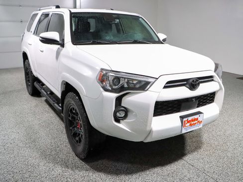 Used 2024 Toyota 4Runner SR5 Premium w/ Moonroof Package AWD/4WD image 5