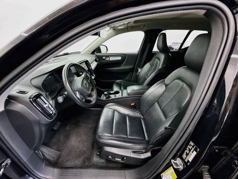 Used 2022 Volvo XC40 T5 Momentum AWD/4WD image 13
