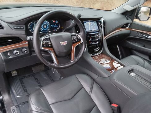 Used 2019 Cadillac Escalade ESV Luxury image 12