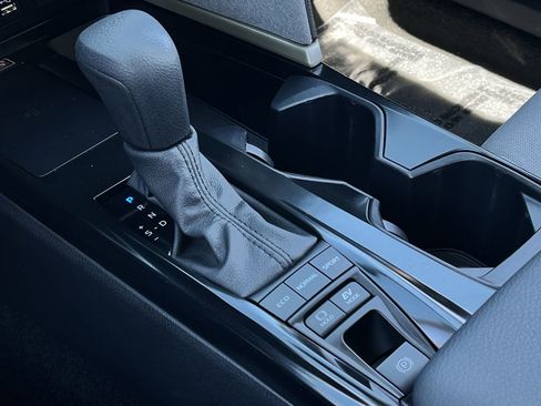 Used 2025 Toyota Camry LE w/ Convenience Package image 17