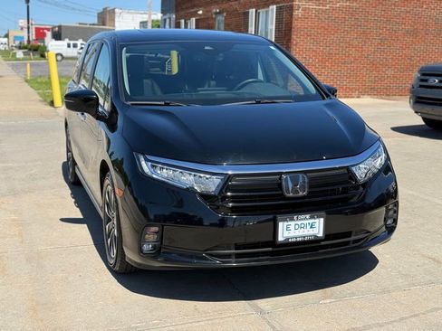 Used 2024 Honda Odyssey EX-L image 3