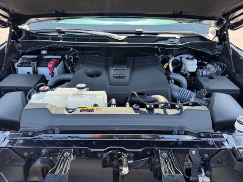 Used 2023 Toyota Tundra Platinum w/ Advanced Package AWD/4WD image 18
