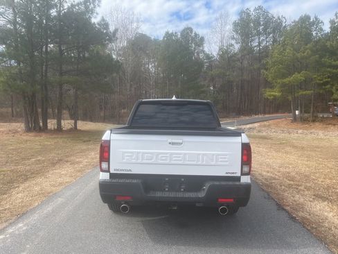 Used 2024 Honda Ridgeline Sport image 6