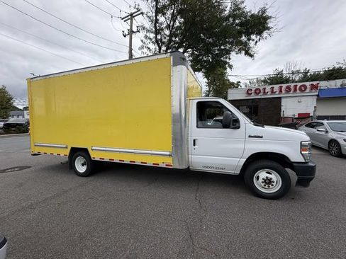 Used 2023 Ford E-350 and Econoline 350 Super Duty w/ Driver's Safety Package RWD image 7