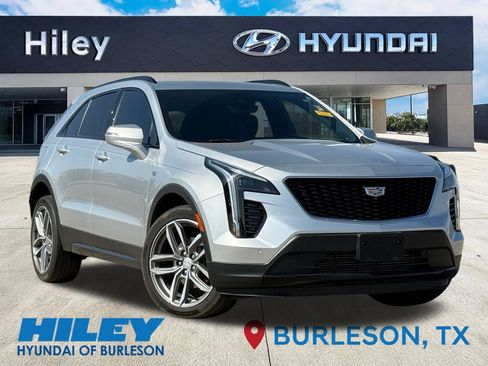 Used 2022 Cadillac XT4 Sport w/ Comfort Package FWD image 2