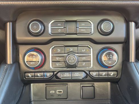 Used 2024 Chevrolet Tahoe High Country w/ Advanced Technology Package image 40