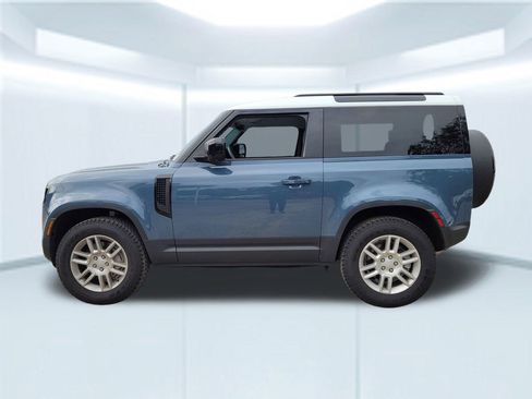 Used 2025 Land Rover Defender 90 S image 2