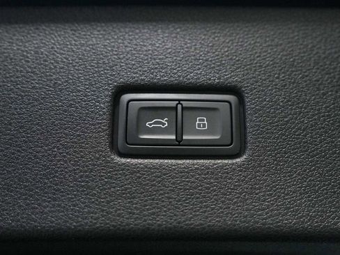 Used 2023 Audi SQ8 Premium Plus w/ SQ8 Luxury Package AWD/4WD image 43