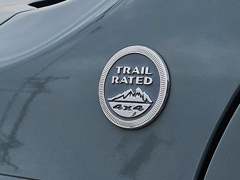 Used 2017 Jeep Renegade Trailhawk AWD/4WD image 11
