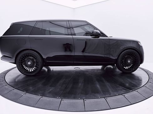 Used 2026 Land Rover Range Rover Long Wheelbase SE AWD/4WD image 14