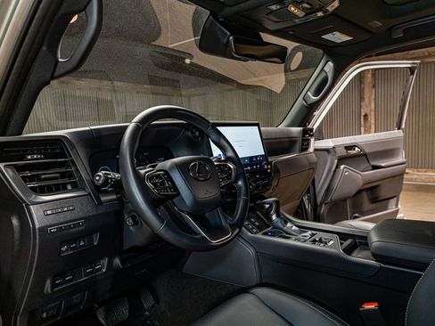 Used 2025 Lexus GX 550 AWD/4WD image 13