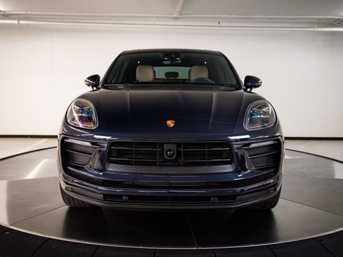 Certified 2023 Porsche Macan AWD/4WD image 10