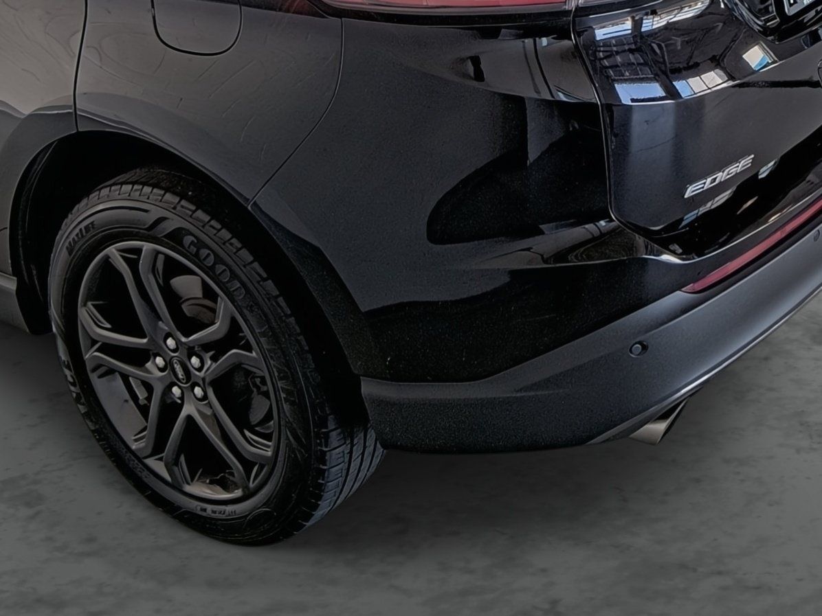 Used 2018 Ford Edge SEL w/ Equipment Group 201A FWD image 9