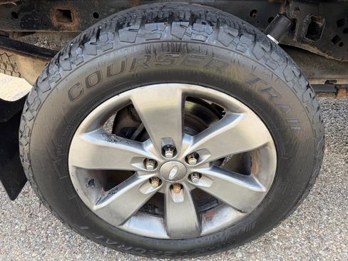 Used 2013 Ford F150 FX4 w/ Mid Equipment Group AWD/4WD image 18