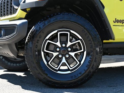 Used 2024 Jeep Wrangler Unlimited Rubicon AWD/4WD image 10