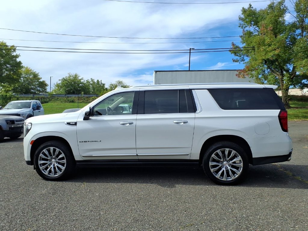 Used 2021 GMC Yukon XL Denali w/ Denali Premium Package AWD/4WD image 4