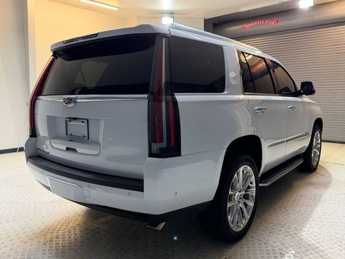 Used 2018 Cadillac Escalade Luxury RWD image 8