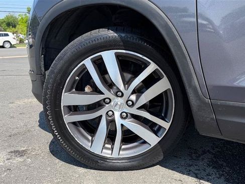Used 2017 Honda Pilot Touring image 16