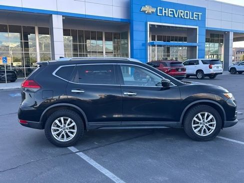 Used 2017 Nissan Rogue SV AWD/4WD image 26