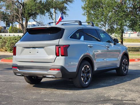 New 2026 Kia Sorento S w/ S Panoramic Sunroof Package image 4