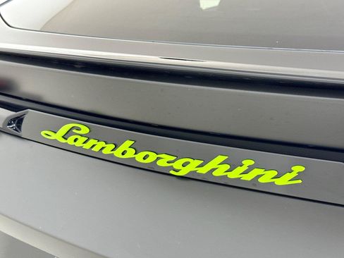 Used 2022 Lamborghini Urus AWD/4WD image 39