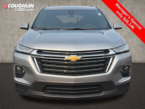 Used 2023 Chevrolet Traverse LT FWD image 2