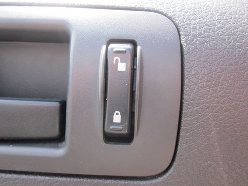 Used 2005 Ford Mustang Premium image 27